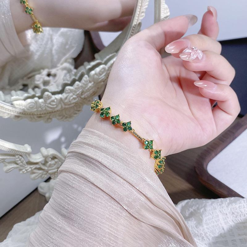 Sparkling Four-Leaf Clover Full Of Diamonds, Green Zircon, Lucky Petal Bracelet, Light Luxury, High-End Sense, Niche Exquisite Bracelet For Women
