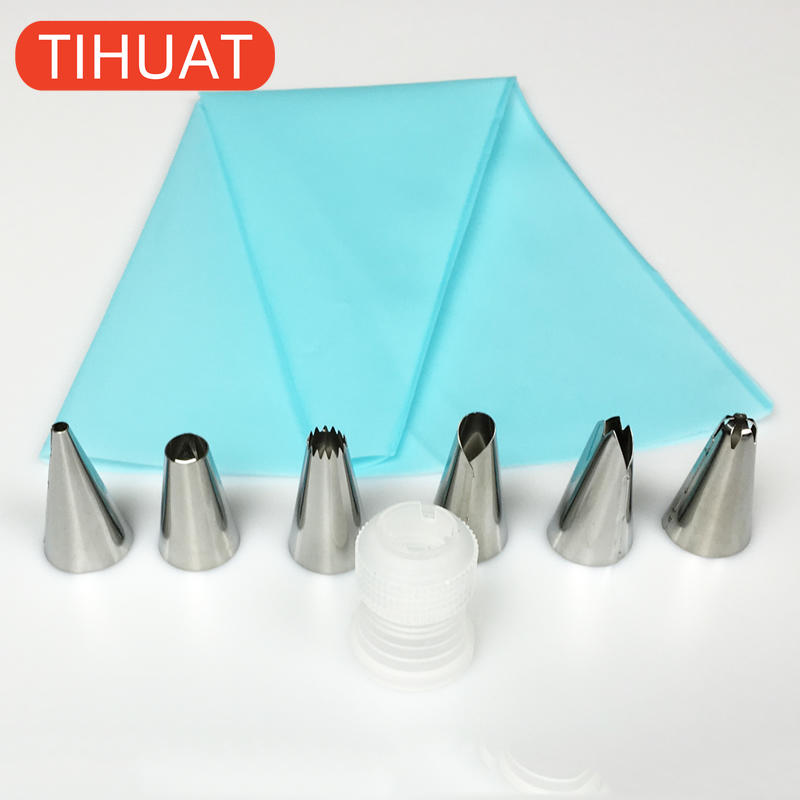 Set - Pastry Bag and Nozzles for It