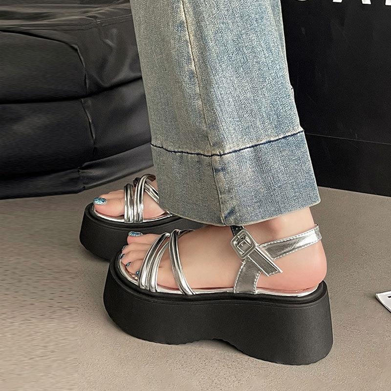 Internet celebrities with sandals women wear 2025 summer new French open-toe thick-soled heightening beach Roman shoes