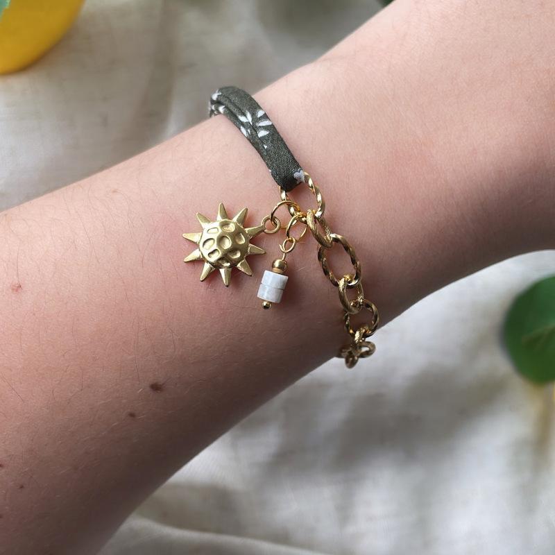 

Meibang New Chinese New Year Red, Green And White Woven Bracelet Women S Niche Design Simple Bow Pendant Girlfriend Hand Rope