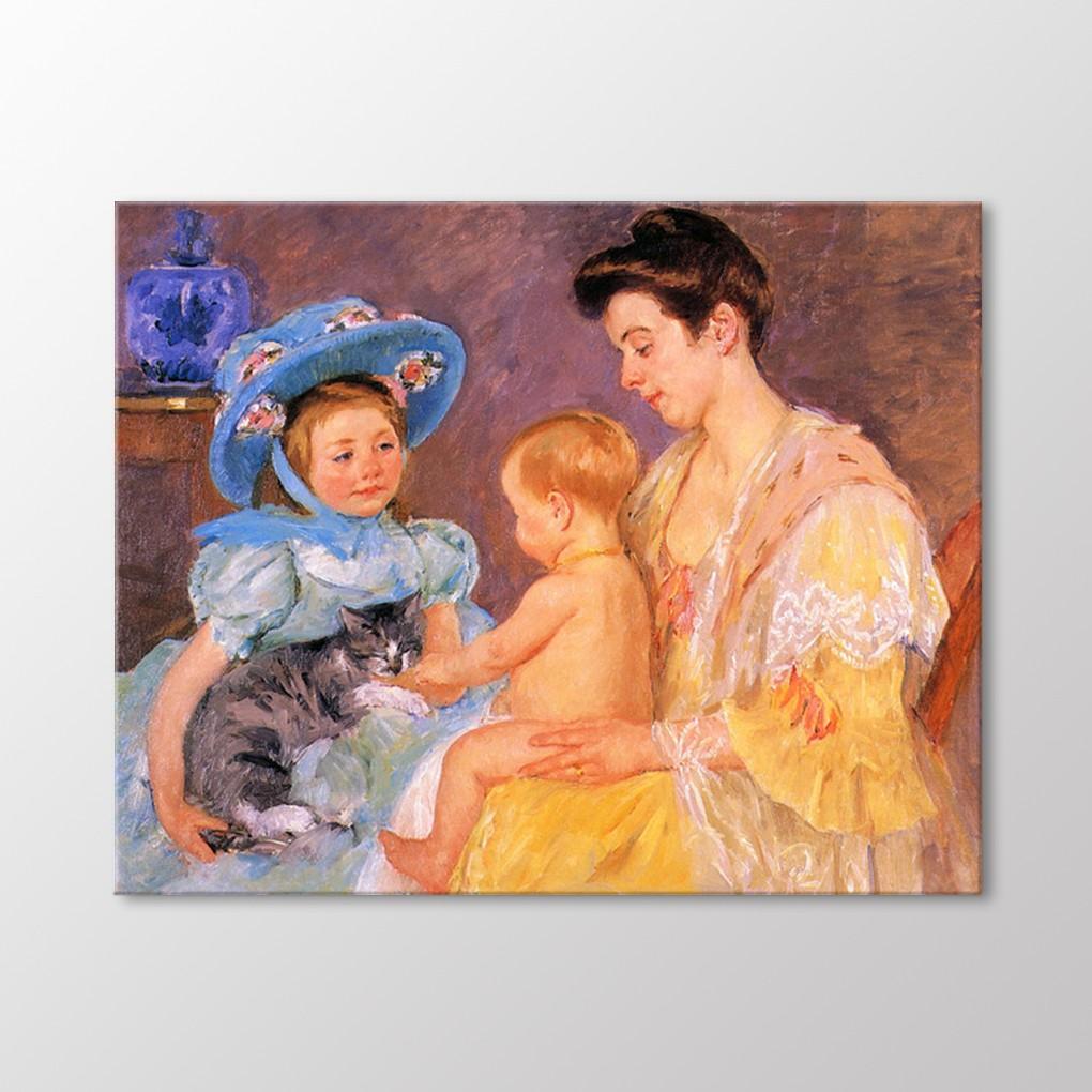 

Дети играют с кошачьим столом