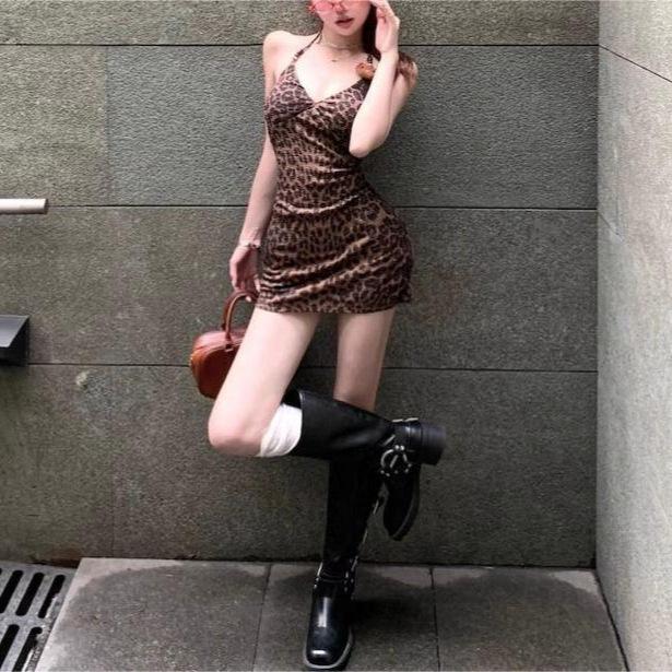 Hot and sexy neck sling leopard print dress for women's early spring new waist and thin inner hip-wrapped short skirt