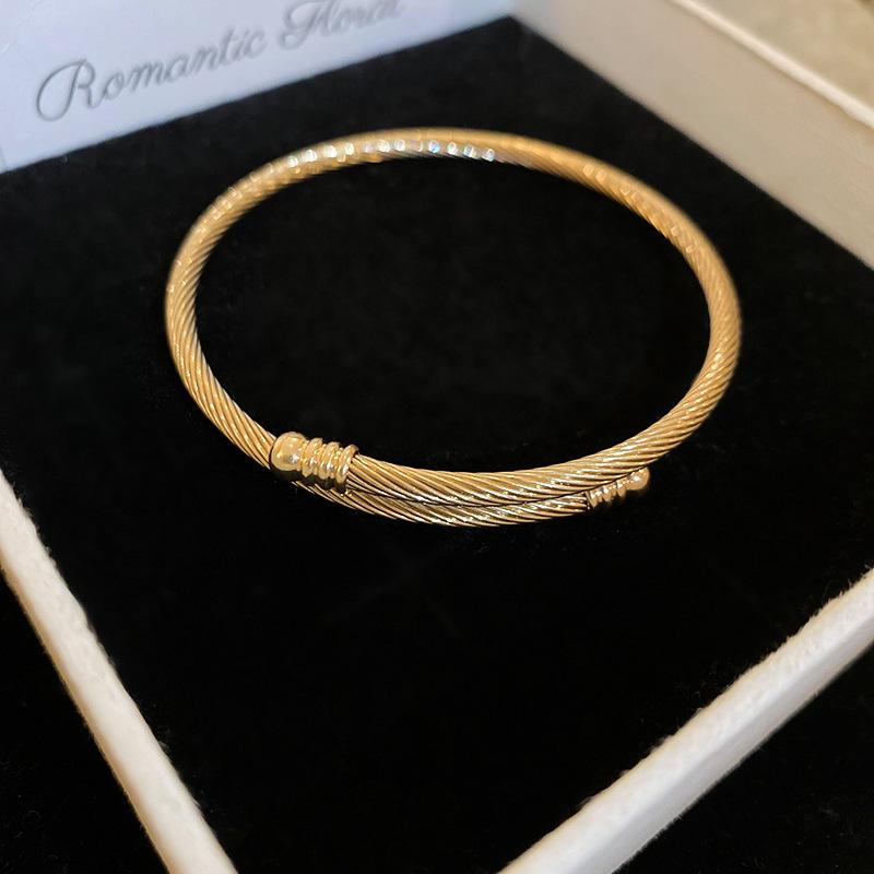 Metal heavy industry twist woven bracelet simple retro high-end bracelet personalized creative fashion light luxury jewelry women