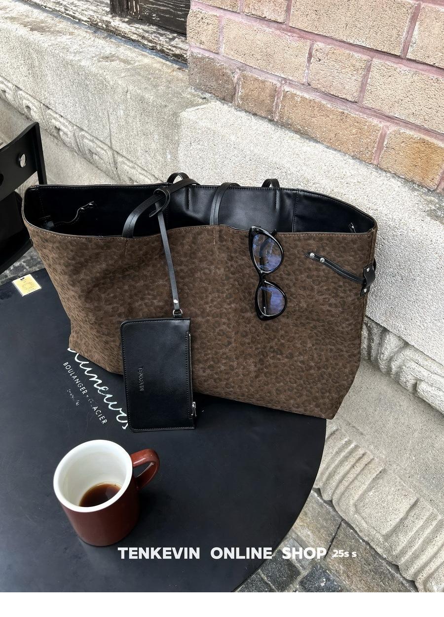 

Fashionable Single Item Double-sided Back Leopard Print Leather Large Capacity Tote Bag for Women s Casual Commuting Shoulder Bag цветной печати леопарда