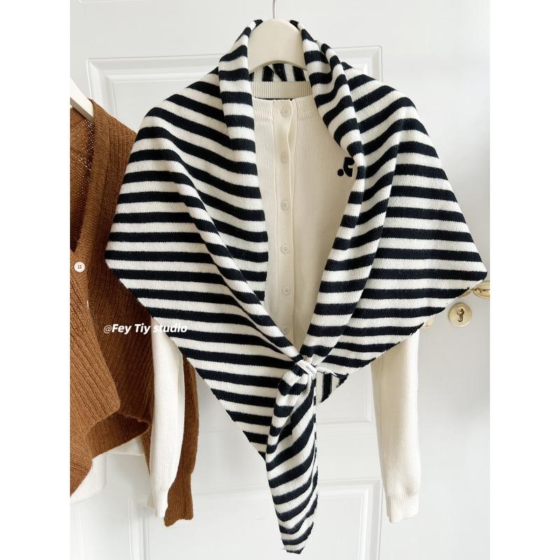 

The Shawl Is Versatile and Available in Multiple Colors. Women Can Wear A New Intellectual Knitted Cardigan for Autumn and Winter with A Scarf 174*75cm