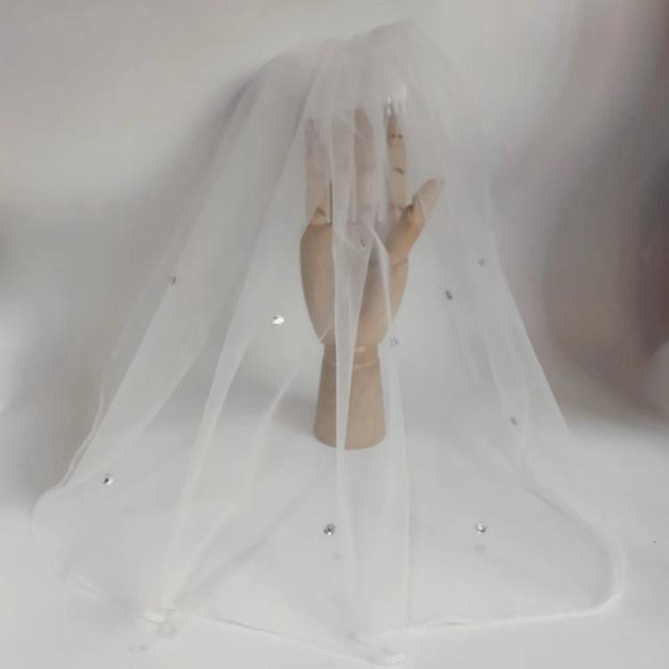 

Фата из двух слоев тюля с гребнем для девичника - Короткая свадебная и для подружки невесты, винтажное украшение жемчугом 40 cm