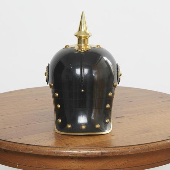 Czarny Niemiecki Hełm Kolczasty Pickelhaube Dekoracyjny Przedmiot Halloween Boże Narodzenie Prezent