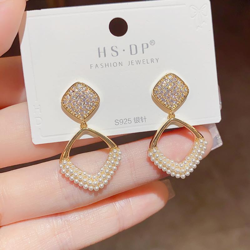 Fashionable and Simple Micro-inlaid Geometric Diamond Pearl Earrings, Niche Design, Light Luxury Earrings