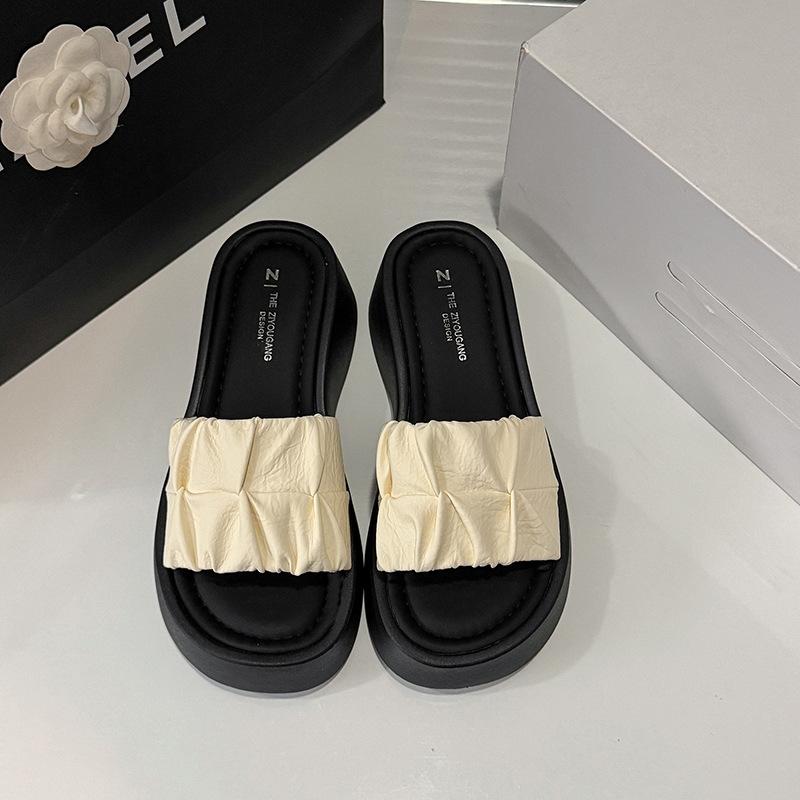 Thick bottom slope heel height increase one-word drag women 2025 summer new outer wear fashion beach vacation cool slippers