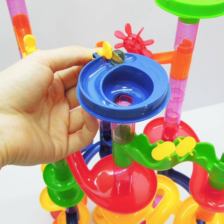 3D Labyrinth Murmelbahn Puzzle, 105-teilige Kunststoffbausteine für die frühe Bildung und den Zusammenbau von Kindern