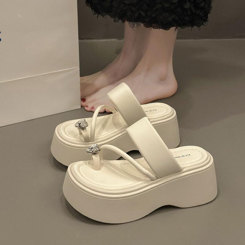 Small height-increasing platform beach shoes for women's summer wear 2025 new high-end silver rhinestone toe slippers