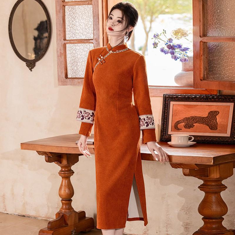 Warm Winter Chinese-Inspired Long Sleeve Cheongsam Dress With Fleece Lining Stand Collar Design Women