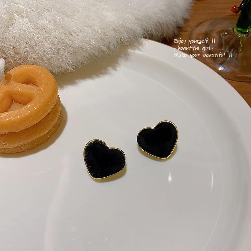 

Серьги из серебра 925 пробы Геометрическая любовь с флокированием и меховым шариком Model A1314 чёрный