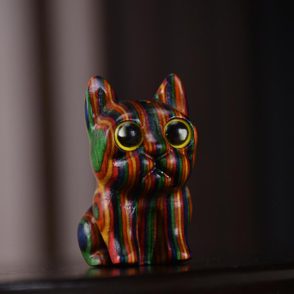 Rainbow Wood Carving: Cute Cat Desktop Ornament - Creative Miniatures for Home Decor