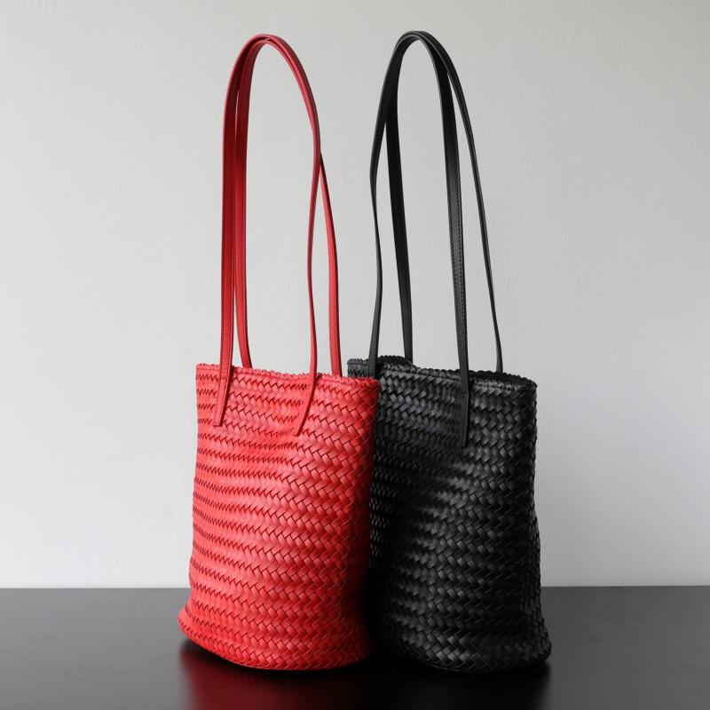 Handwoven Full-Grain Vegetable-Tanned Leather Bucket Bag Minimalist Chic Crossbody Tote Daily Wear