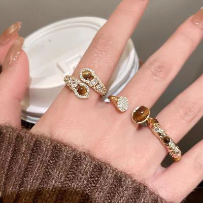 Bague en alliage Maillard Serpentine Œil de Tigre, Design Unique pour Femme, Rétro Haut de Gamme, Luxe Léger, Bague pour Index
