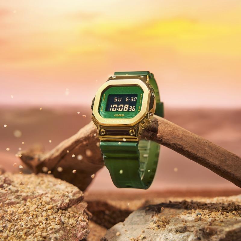 Casio G-SHOCK Reloj de Cuarzo para Hombre de Acero Inoxidable Resistente al Agua 200M Resistente a los Golpes con Alarma GM-5600CL-3