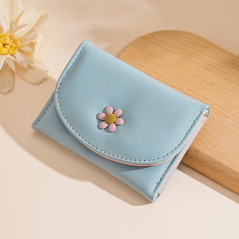 Women PU Leather Trifold Wallet Cute Daisy Short Purse Large Capacity Card Holder Coin Pocket ID Window Cash Wallet for Girls
