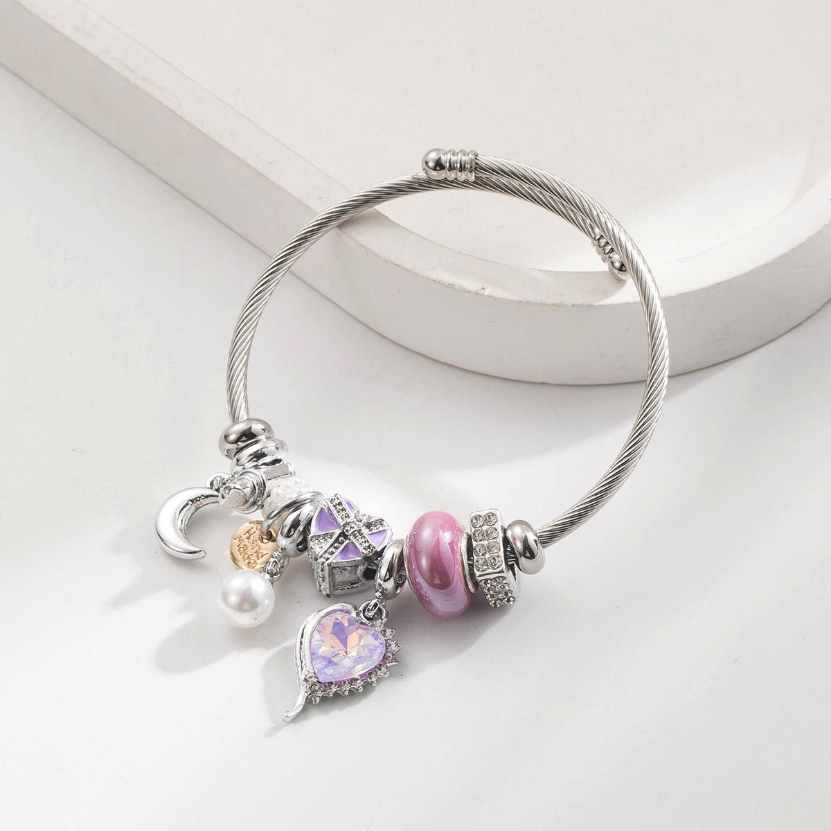 

New Stainless Steel Bracelet - Versatile Alloy Moon-shaped Heart-shaped Pendant - Adjustable Wristband фіолетовий