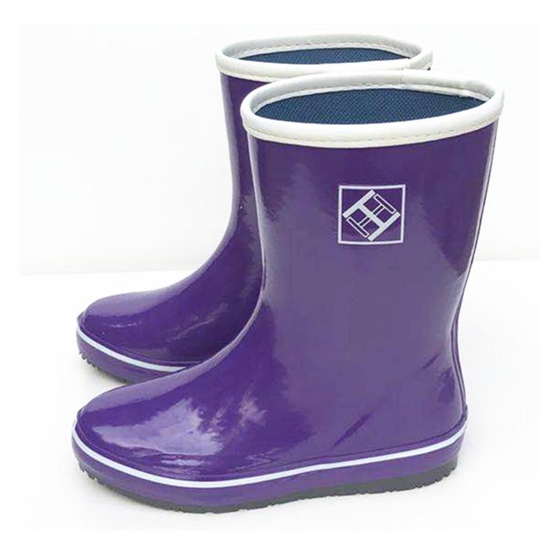 Women's Lightweight Mid-Tube Rubber Rain Boots - Fashionable, Soft, and Sweat-Absorbing for All Seasons.