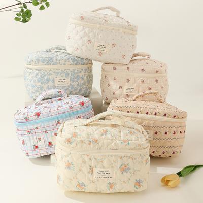 Cosmetic Bag Flower Print Large Capacity Zipper Closure Firm Stitching Soft Handle Great Load Bearing Travel Quilted Makeup Bag Toiletry Organizer