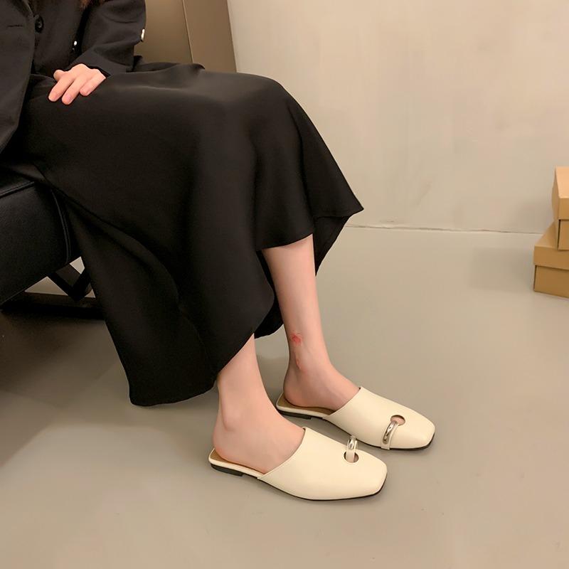 Módní Novinka Design Pantofle Dámské Muly s Čtvercovou Špičkou Boty 2025 Léto Nové Kravská Kůže Dámská Módní Venkovní Pantofle