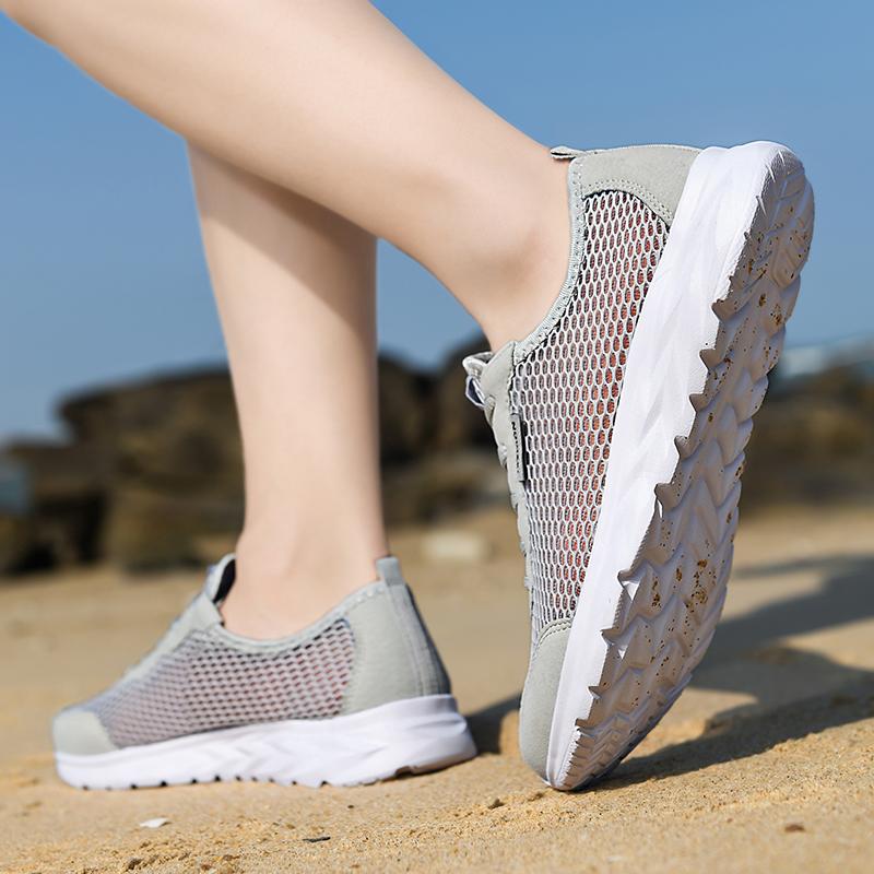 Fashion Lightweight Men Casual Hollowing Out Shoes Breathable Slip On Male Casual Sneakers Anti-slip Men's Flats Outdoor Walking Shoes