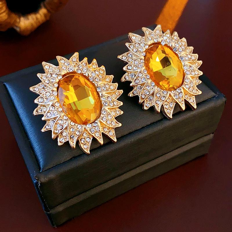 Vintage Silver Needle Diamond-Encrusted Square Earrings - Retro Court Style Luxury Ear Clips