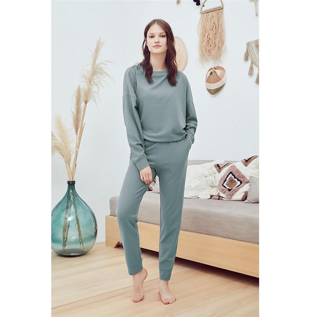 

Зимний трикотажный женский спортивный костюм Eros с воротником-лодочкой и щиколоткой