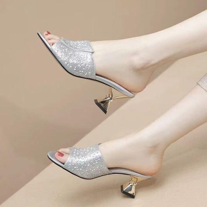 French light luxury banquet rhinestone high heel one-word drag girl 2025 summer new sexy fish mouth thick heel wear cool slippers