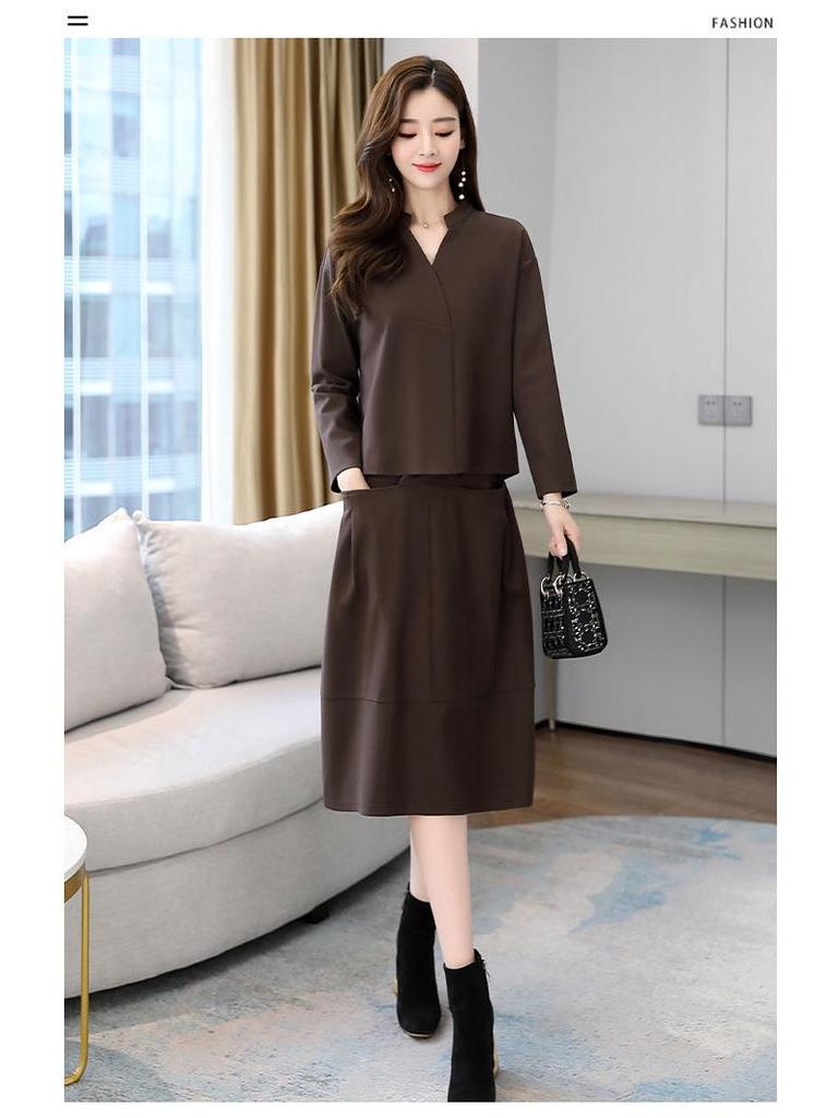 Women's Spring 2025 Fashion Slimming Two-Piece Dress Set - Stylish and Age-Reducing for Mature Women