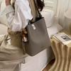 IELGY Ladies Messenger Bag Trendy Retro Shoulder Large Capacity Commuter Fashion Bucket Bag