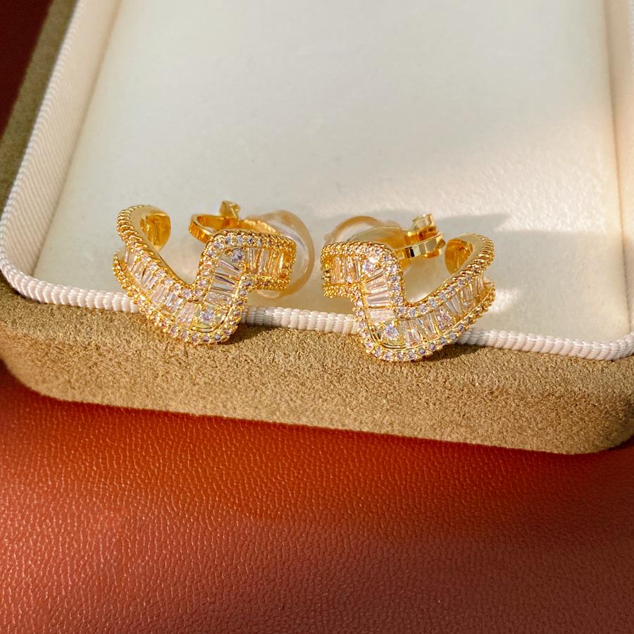 18k Gold Plated Twisted Zircon Ear Clips: Elegant  Versatile High-End Earrings for Women