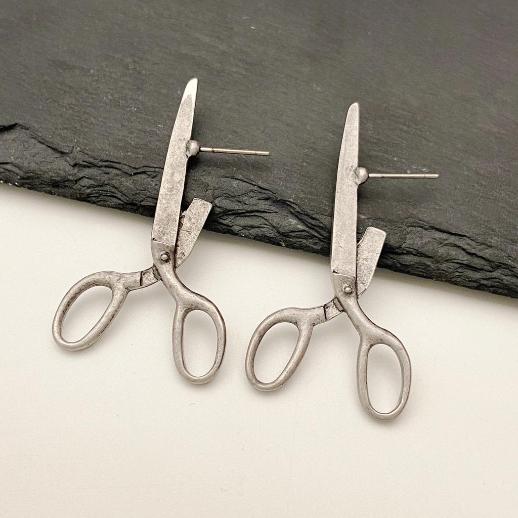 Retro Scissors Ear Studs for Women Hip Hop Rock Party Gift Perforated Earrings Jewelry Accessories
