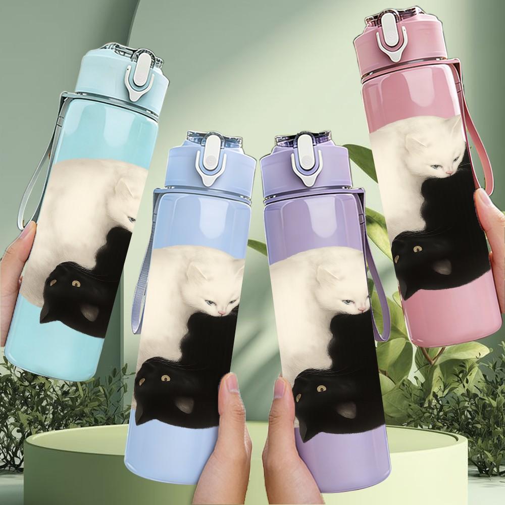 1PC Yin Yang Black White Cat 750ml Color Plastic Sports Water Bottle Leakproof Flip Straw Lid Suitable for Sports Office Home Use