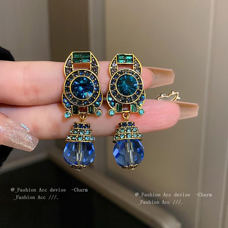 

Винтажные серьги-кисточки из серебряной иглы: Элегантный дизайн в виде капли воды с ретро-литературным оттенком