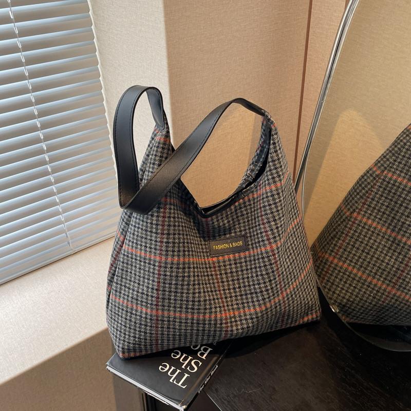 Trendy And Spacious Casual Tote Bag For Women With Unique Vintage Design And Soft Fabric