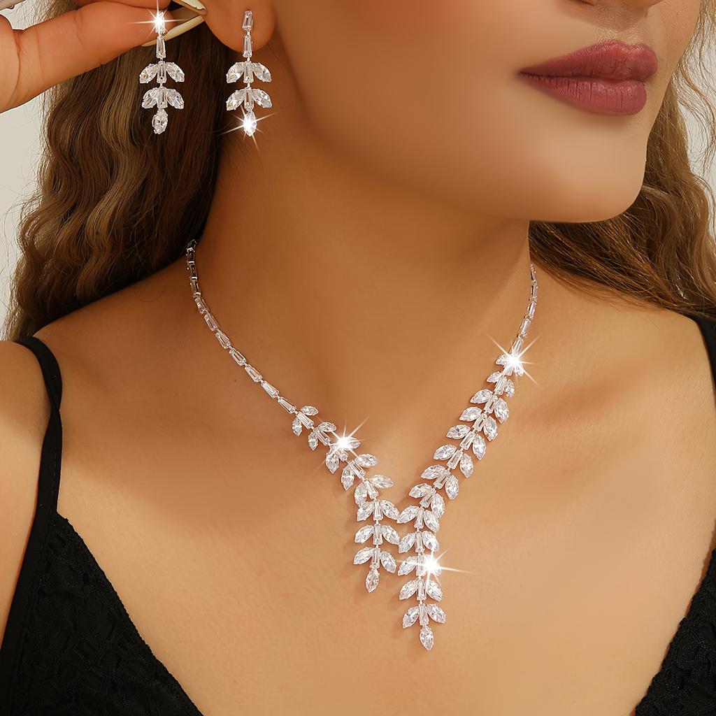 Women's jewelry set perfectly inlaid with zircon in a leaf shape, suitable for attending various events and celebrations