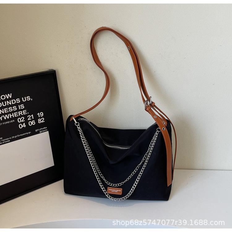 

Casual large-capacity tote bag women s 2025 new fashion niche messenger bag popular shoulder commuter underarm bag чёрный