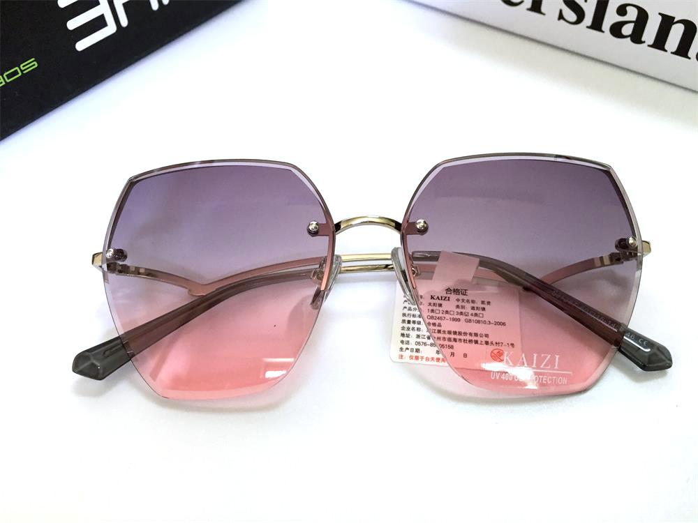 

New Oversized Brown Sunglasses Fashion Square Shades For Women Big Frame Vintage Retro Gradient Sunglasses Female lunette