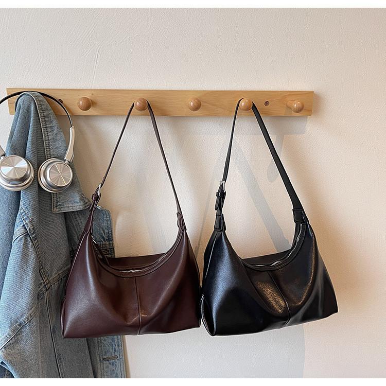 IELGY Work Commuter Large-Capacity Dumpling Bag Fashion Casual One-Shoulder Underarm Bag