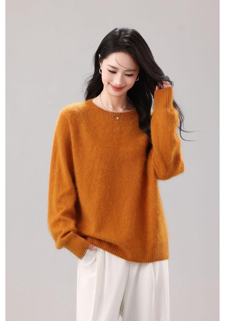 Women's Seamless Round Neck Sweater: 90% Wool, 5% Cashmere, 5% Silk.