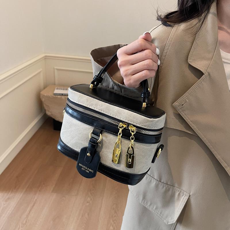 Niche Design Bag Women's Bag 2025 New Box Bag Portable Small Square Bag Fashionable and Simple Single Shoulder Messenger Women's Bag