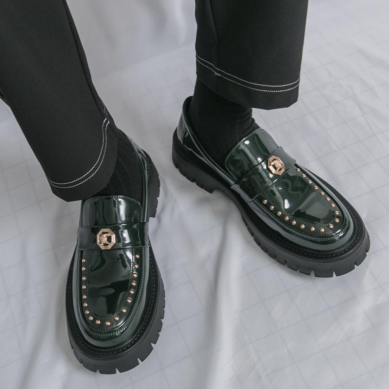 Módní Designér Nové Zelené Černé Mokasíny s Nýty pro Muže Ploché Pánské Chodící Boty Zvyšující Výšku Business Mokasíny