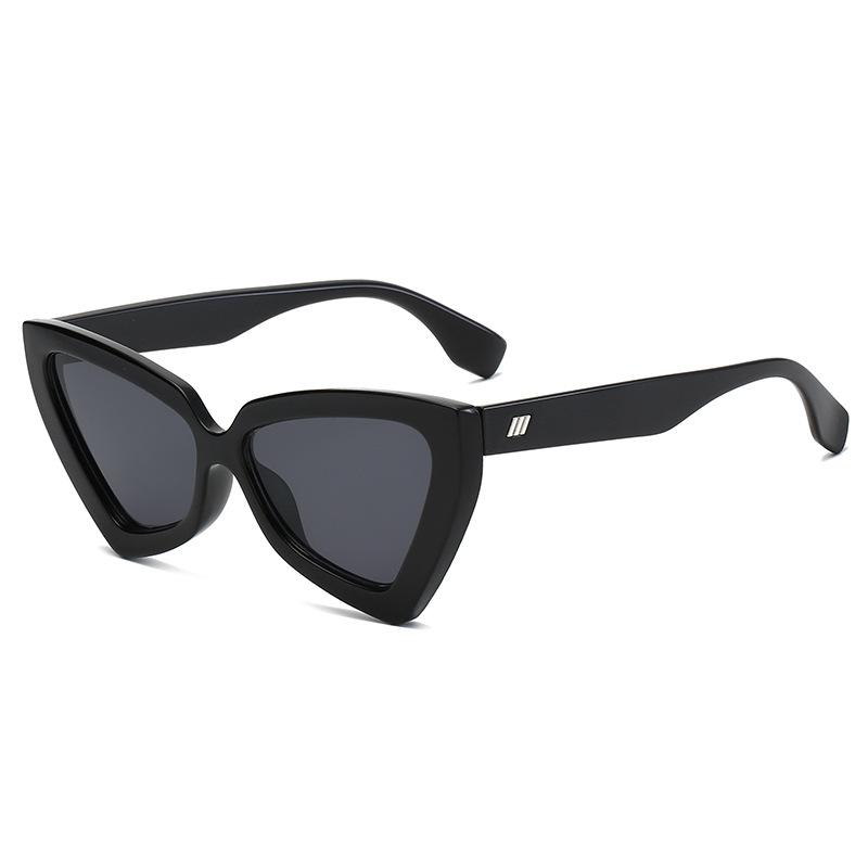 New retro triangular cat eye sunglasses, men's and women's European and American trend rice nail sunglasses, large frame street shot glasses s