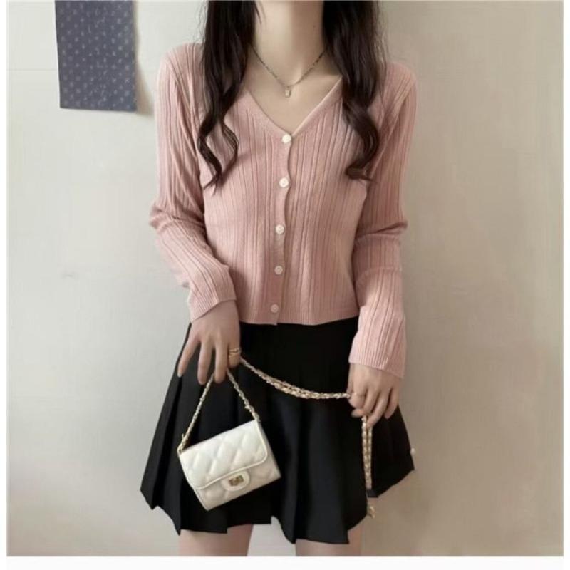 A Versatile Short V-neck Long-sleeved Knitted Sweater Top for Spring and Autumn and A Cardigan for Autumn and Winter Paired with A Sweater Coat