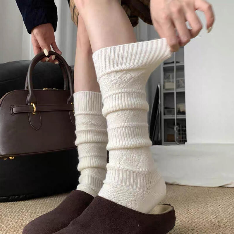 

Nailb Wool Blend Diamond Pattern Knee-High Socks gray