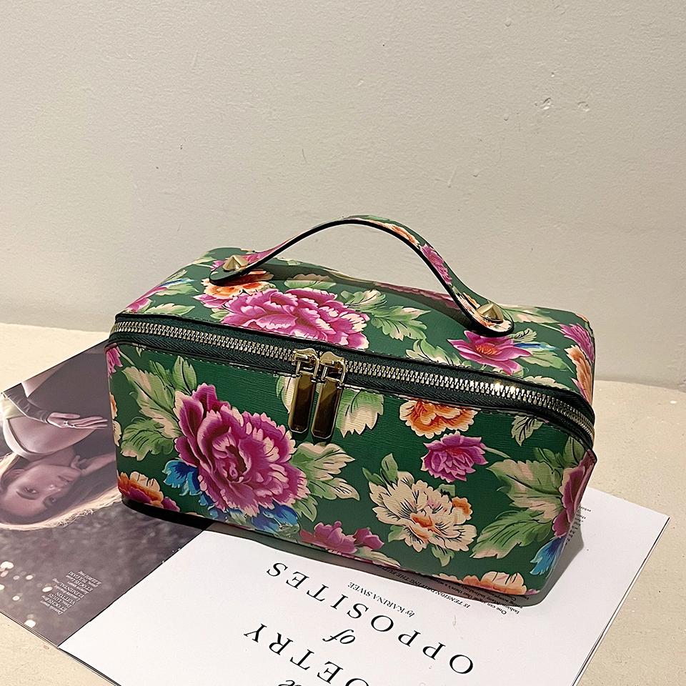 

Косметичка с уникальным печатным рисунком из Северо-Восточного Китая.