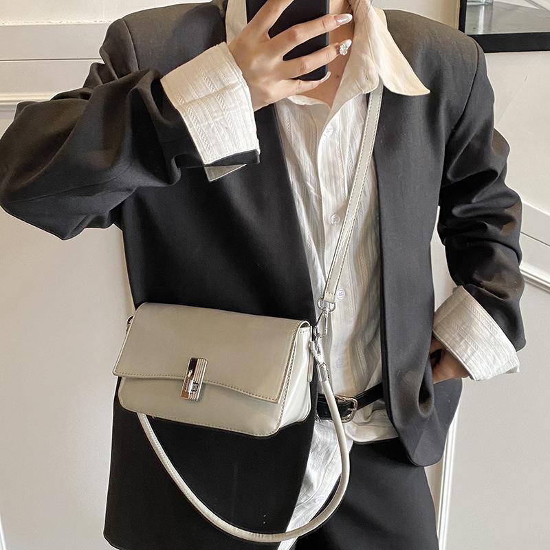 Torebka Damska Nowa Biała Torba na Ramię Modna Listonoszka