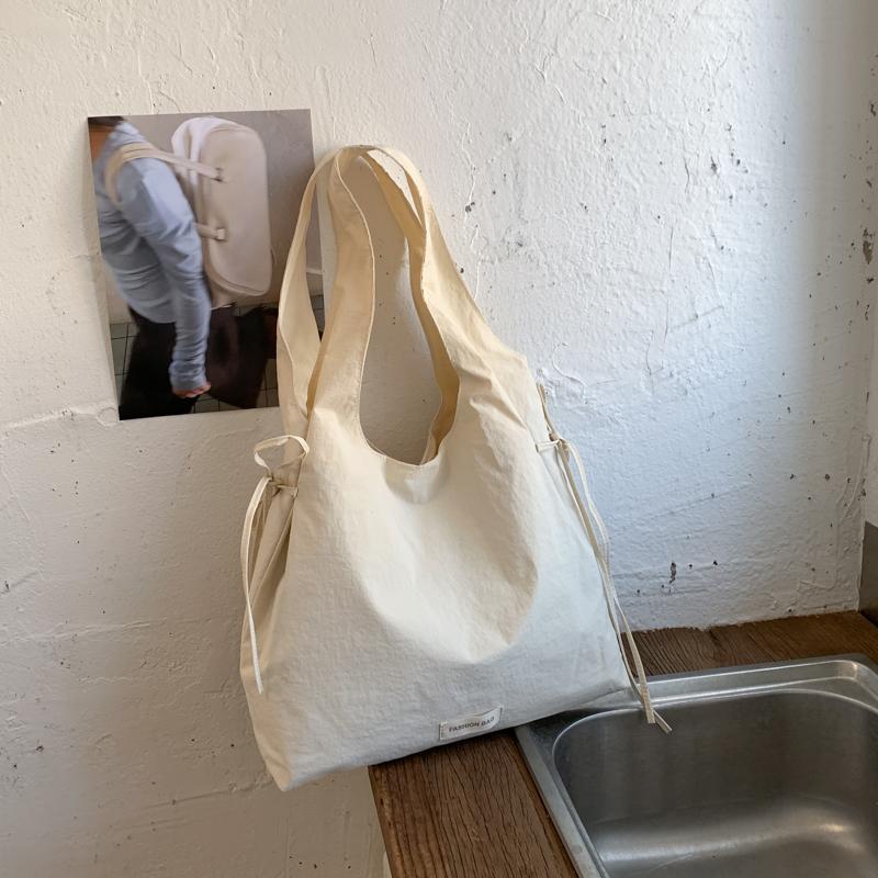 Minimalist Nylon Hobo Bag for Women Casual Everyday Use Large Capacity Shoulder Tote Bag Soft Fabric Fashion Design